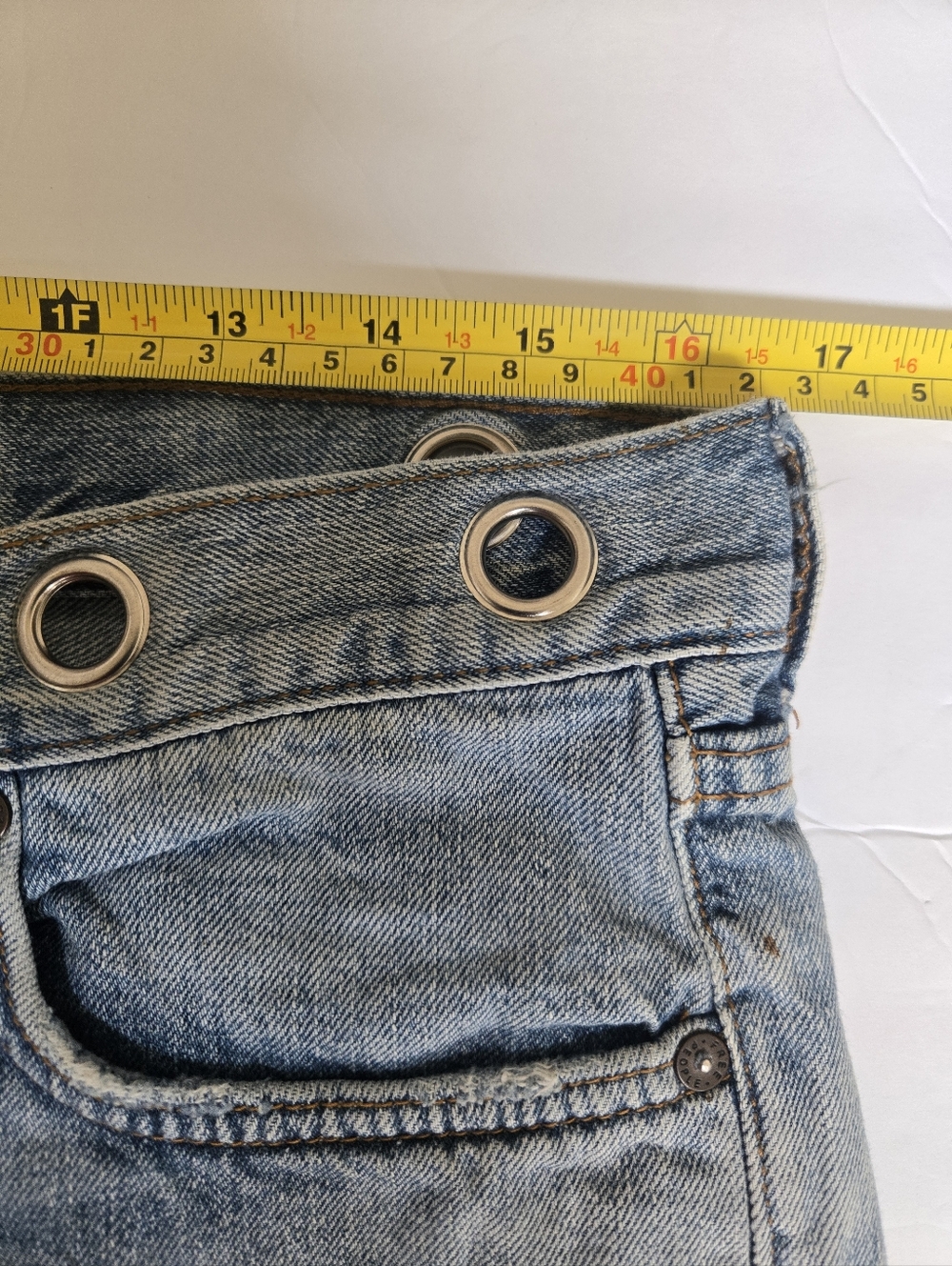 WE THE FREE Frayed Hem Light Blue Denim Shorts .Size 28 - Picture 4 of 11